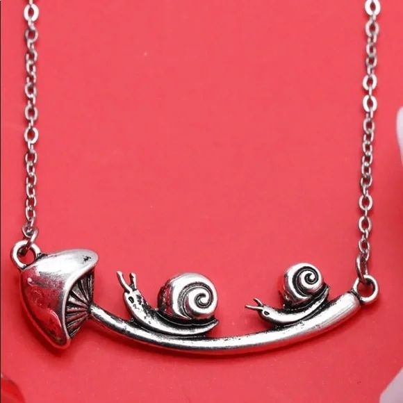 NEW Vintage Mushroom Snail Necklace - Picture 3 of 5